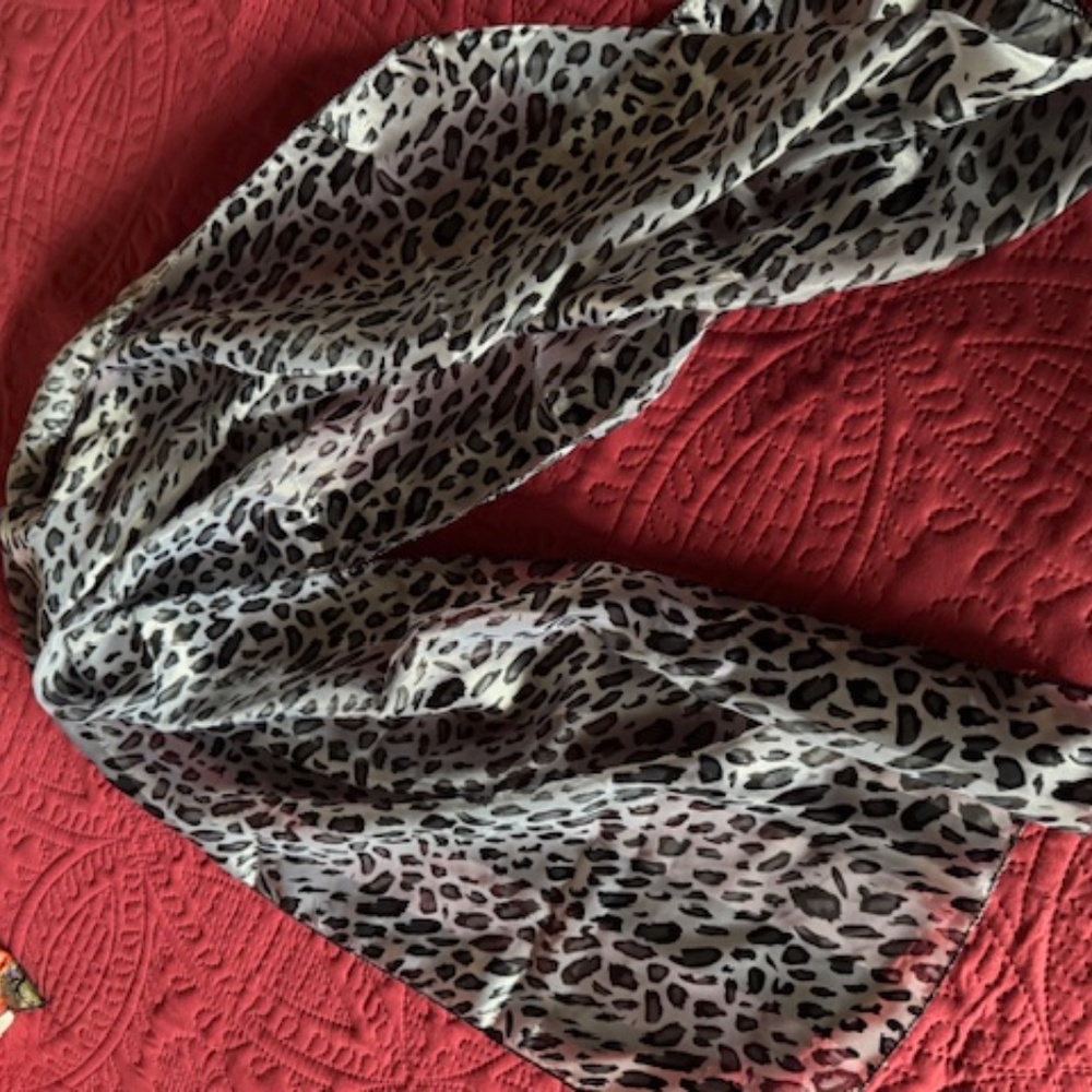 Scarf, blue and black and white colors, polyester, new never worn.